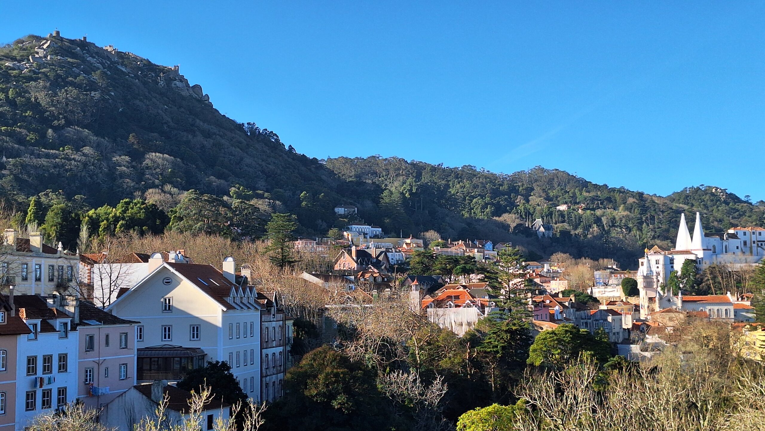 Visão geral da vila de Sintra a partir do Jardim da Correnteza