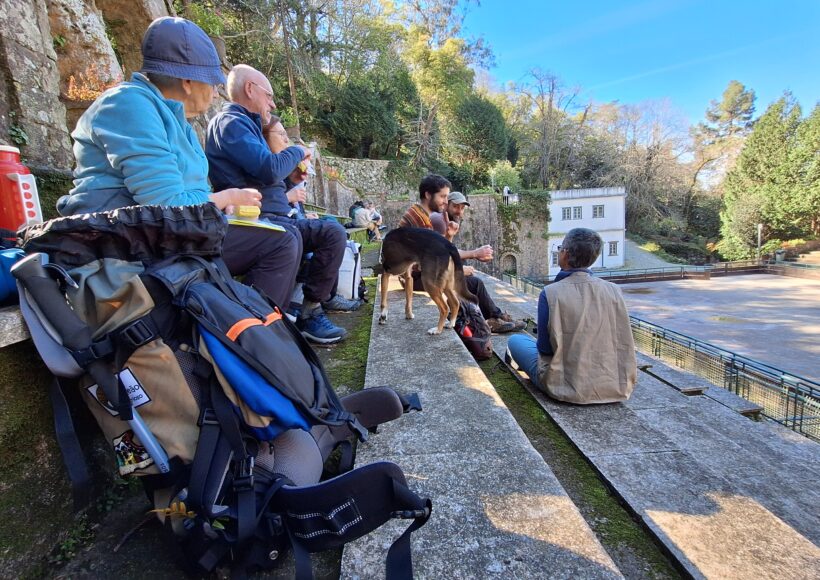 Paragem para café no passeio pedestre dos Guardiões Verdes em Sintra